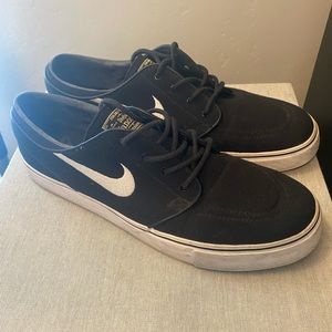 Nike Janoski